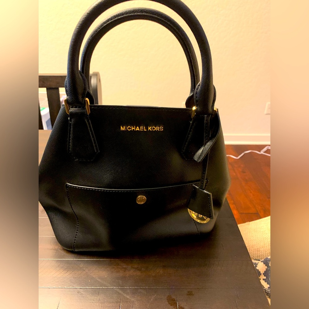 Black cross body Micheal Kors